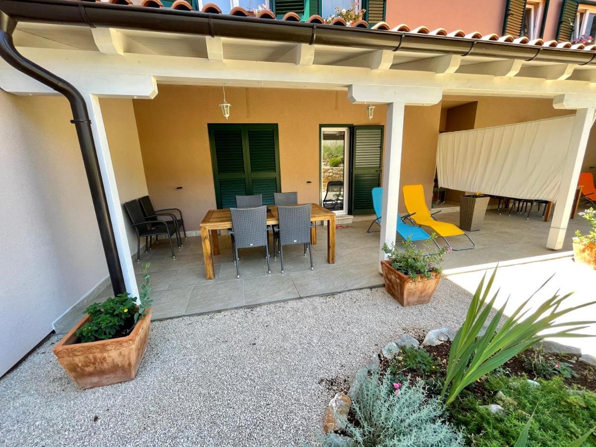 Apartments Dona Đảo Đảo Cres Ngoại thất bức ảnh