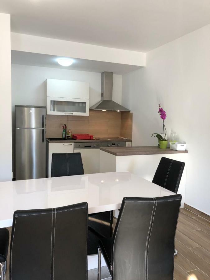 Apartments Dona Đảo Đảo Cres Ngoại thất bức ảnh